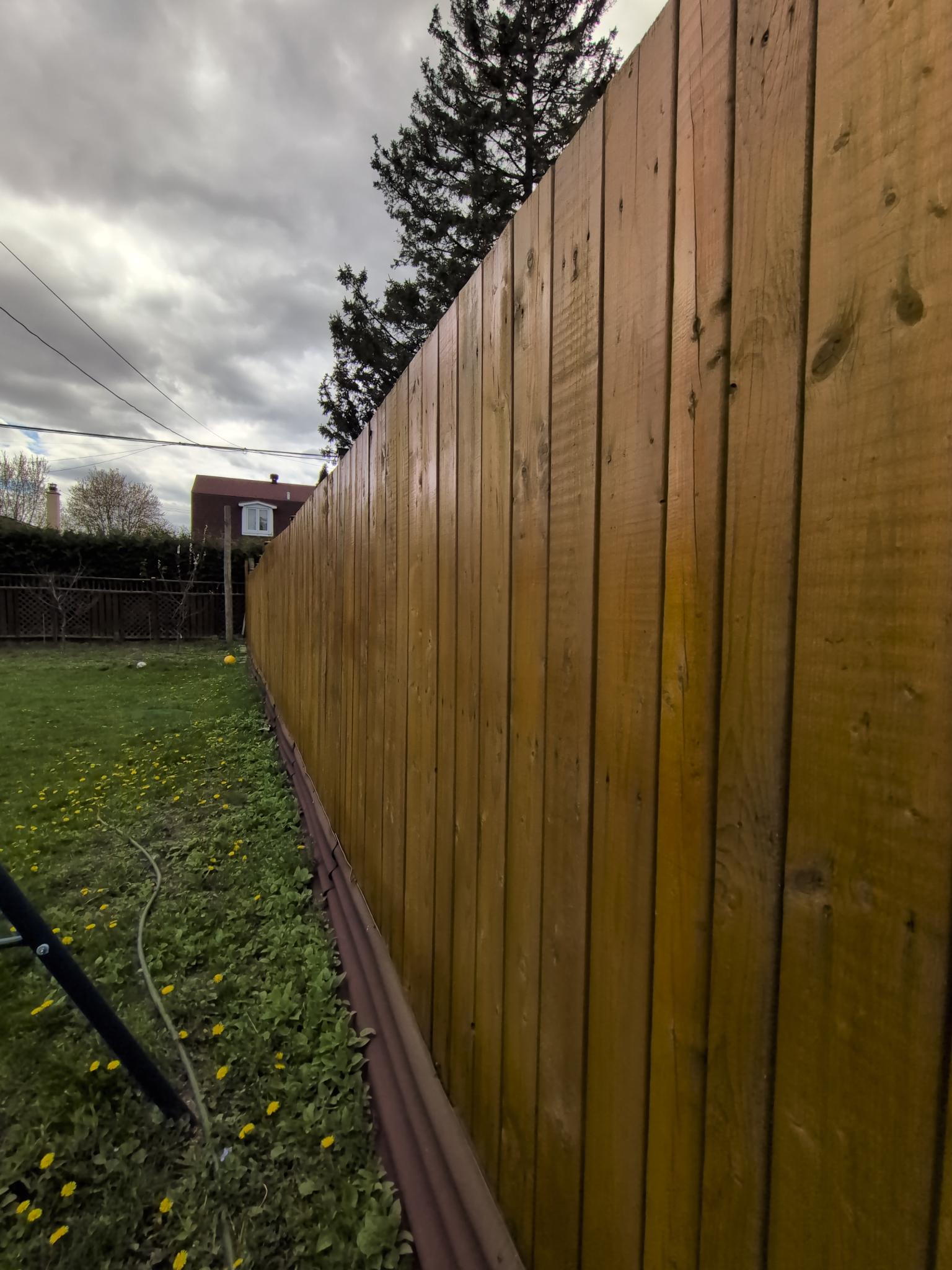 Wood fence installation on Montreal North Shore