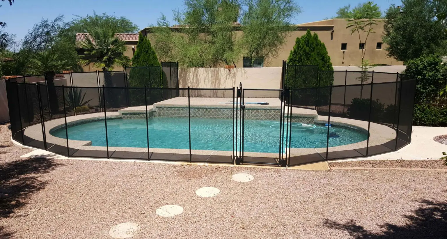 Removable pool fence installation Montreal Laval